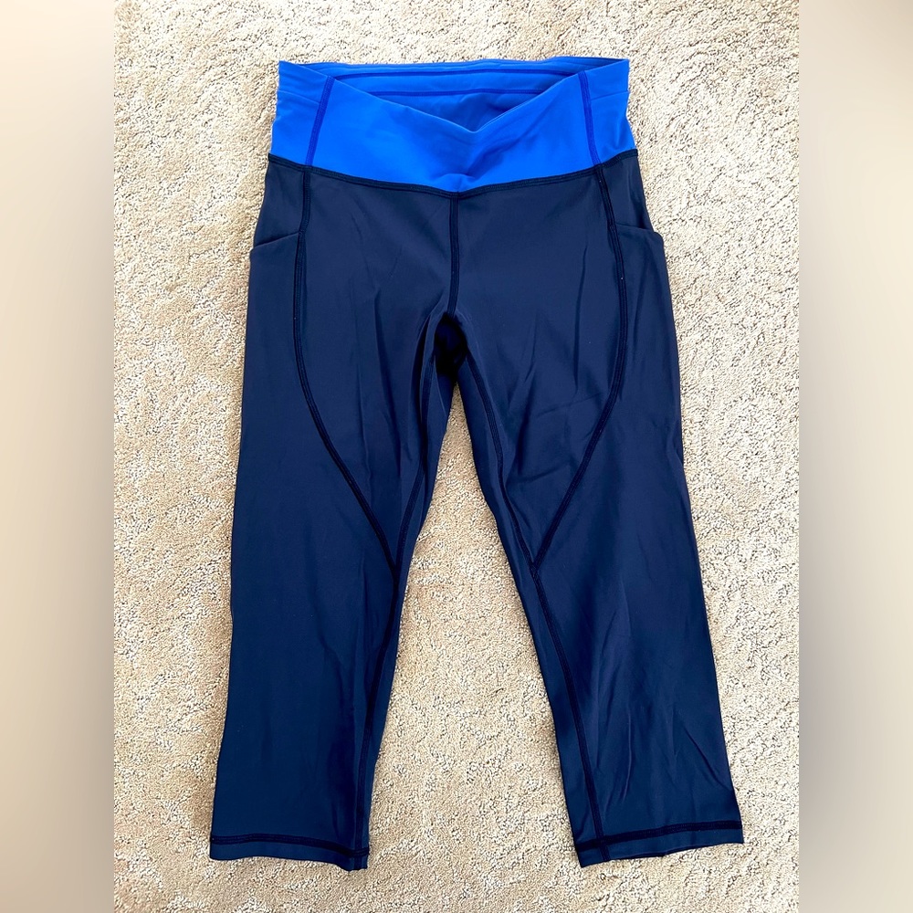 Lululemon Women’s Cropped Leggings 20” - Size 6